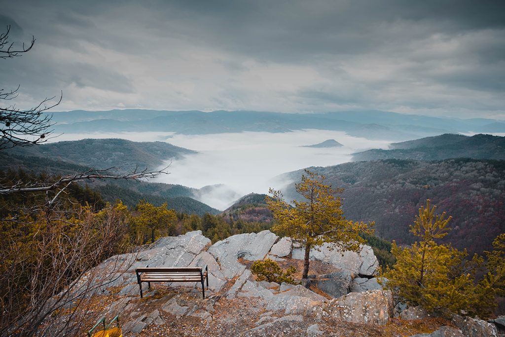 Панорамна гледка от Червената скала към Родопите