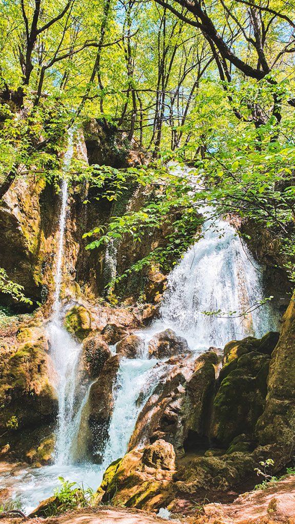 Бачковски водопад в Родопите през пролетта