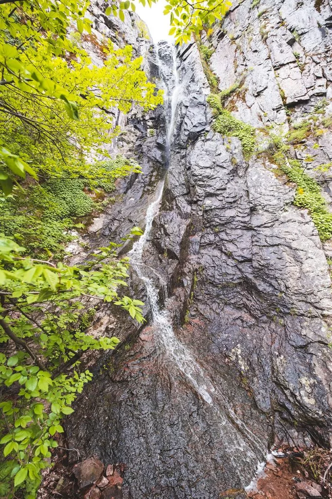 Устински водопад в Родопите през пролетта