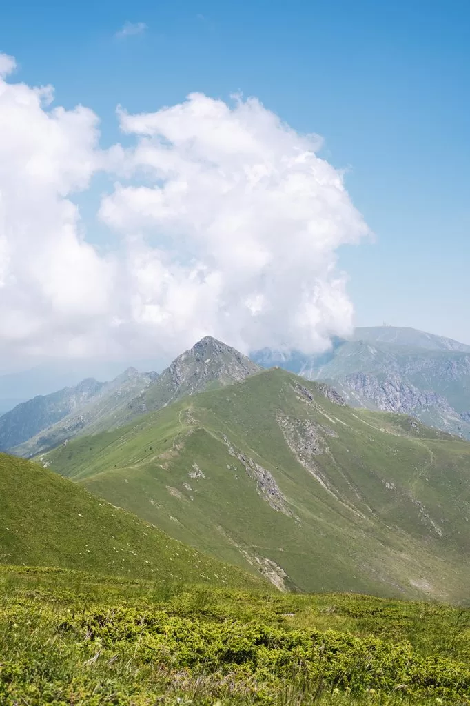Поглед към връх Купена от връх Амбарица(Левски)
