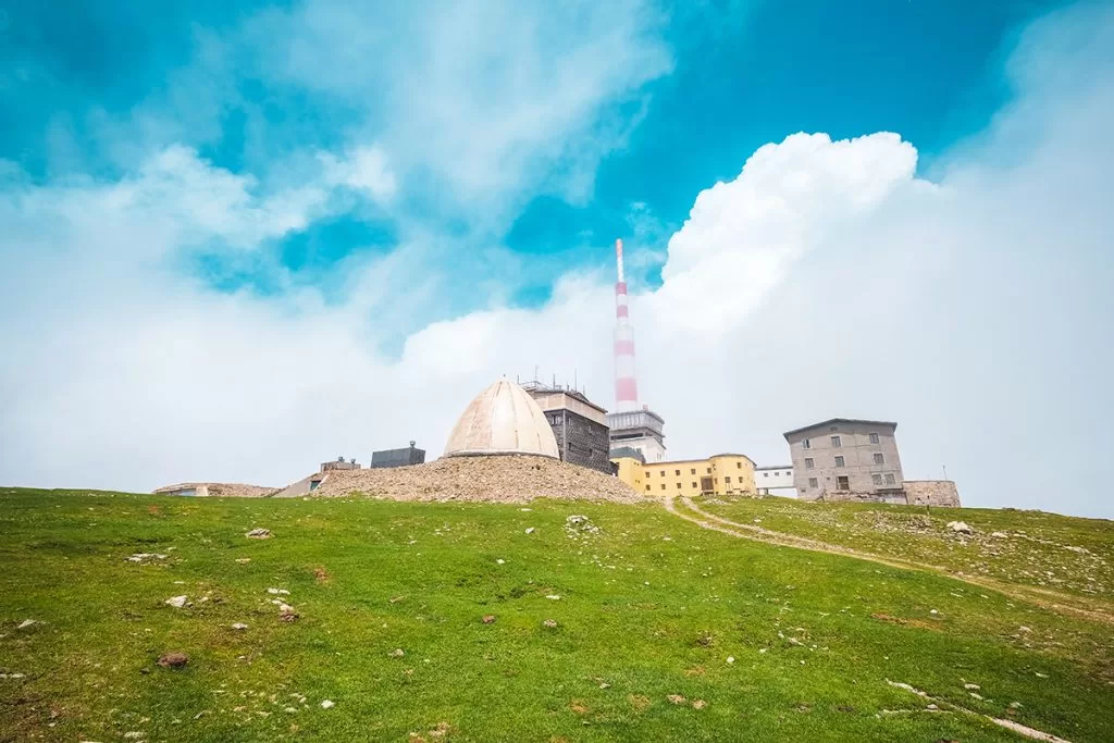 Метеорологичната станция и други сгради на връх Ботев