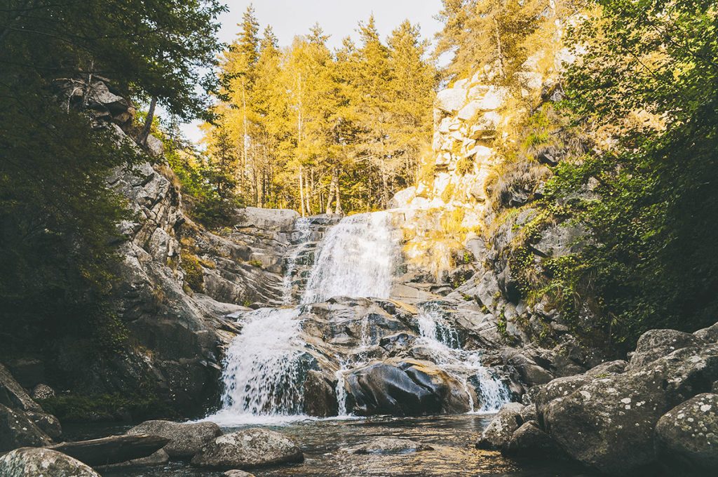 Попинолъшки водопад в Пирин планина