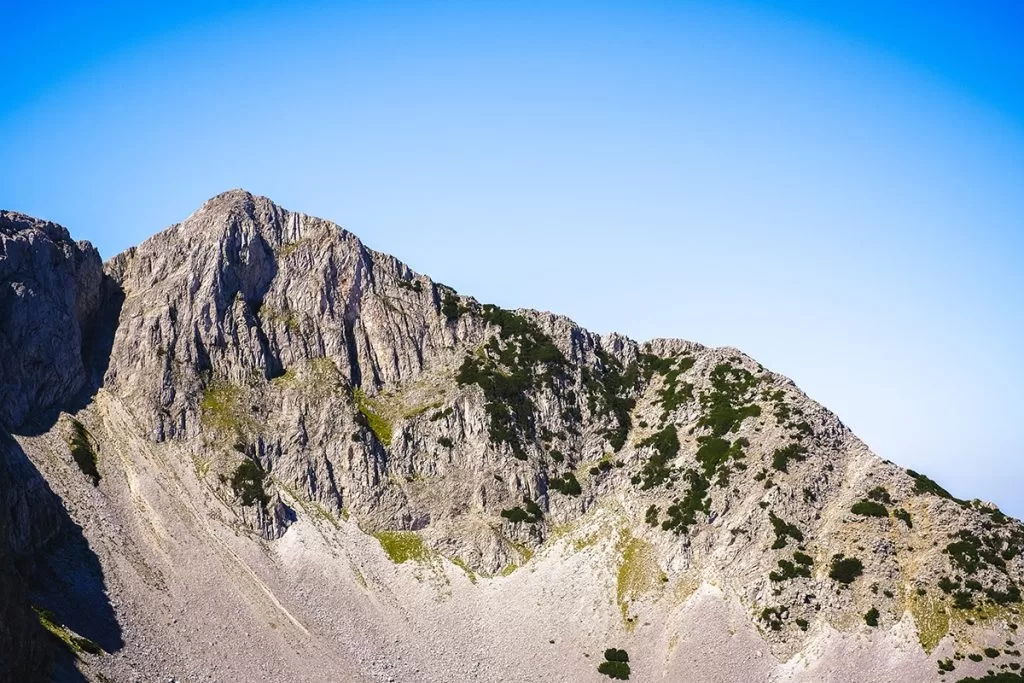 Стръмните склонове на връх Синаница