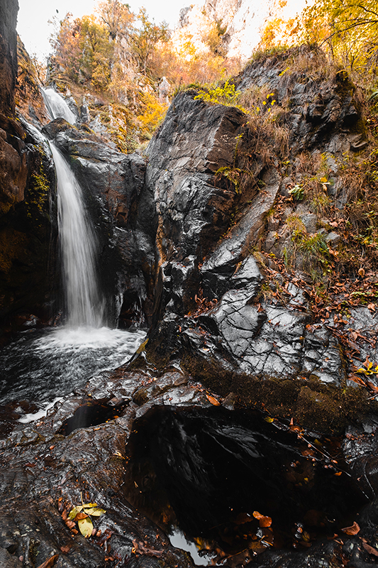 Втория по големина фотински водопад през есента