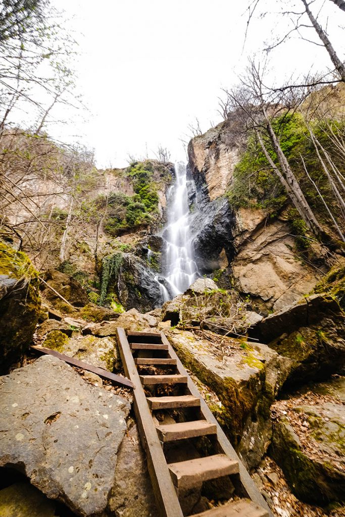 Водопад Самодивско пръскало и стълбичките в Родопа планина